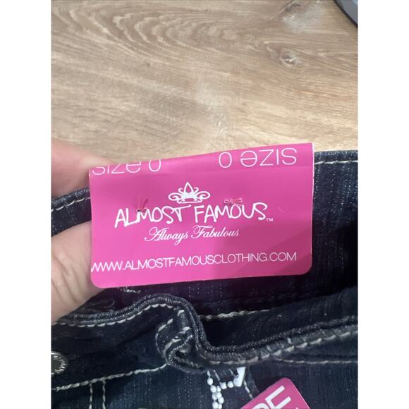 Almost famous Size 0 NWT Cropped Distressed jeans - Picture 3 of 7